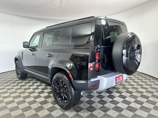 2025 Land Rover Defender 110 S photo 5
