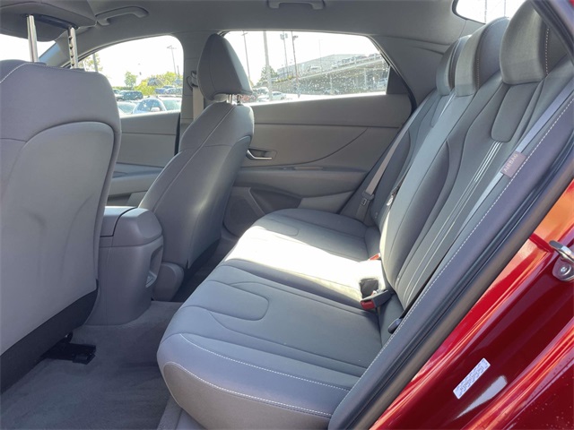 2024 Hyundai Elantra SEL photo 13