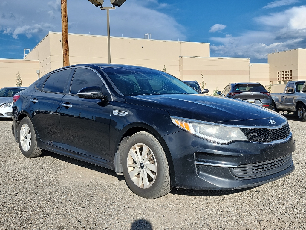 2017 Kia Optima LX photo 3