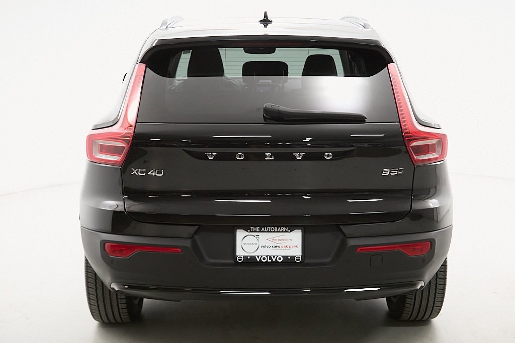 2024 VOLVO XC40 - Image 7