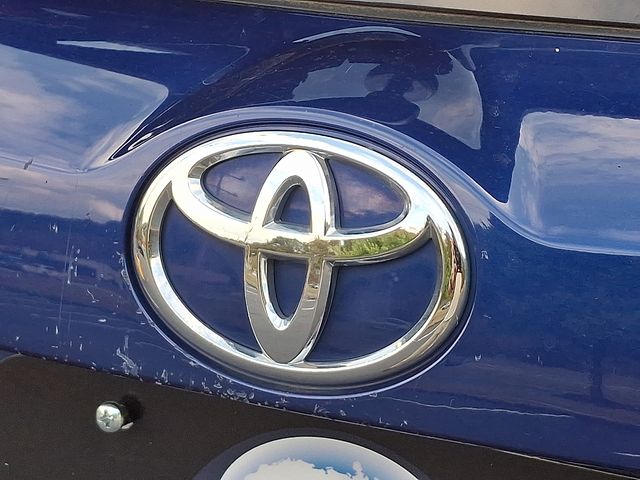 2015 Toyota RAV4 XLE photo 27