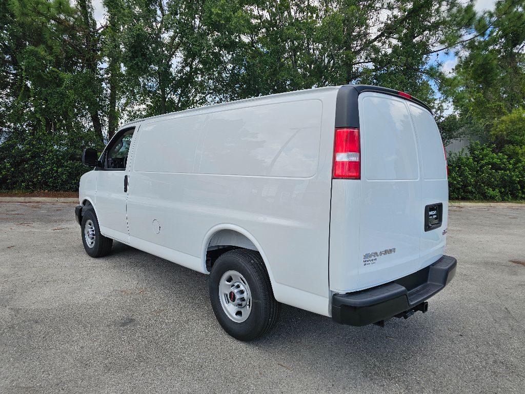 2025 Gmc Savana Cargo 2500 photo 3