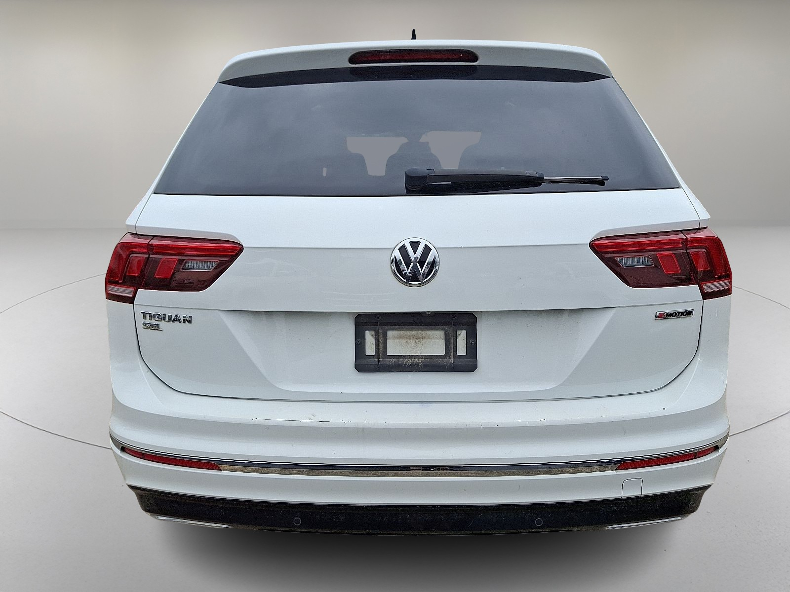 2019 Volkswagen Tiguan SEL R-Line photo 8