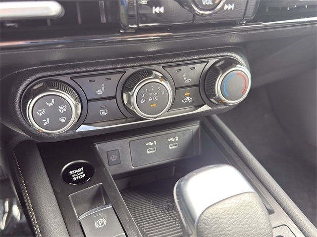2025 Nissan Kicks SV photo 9