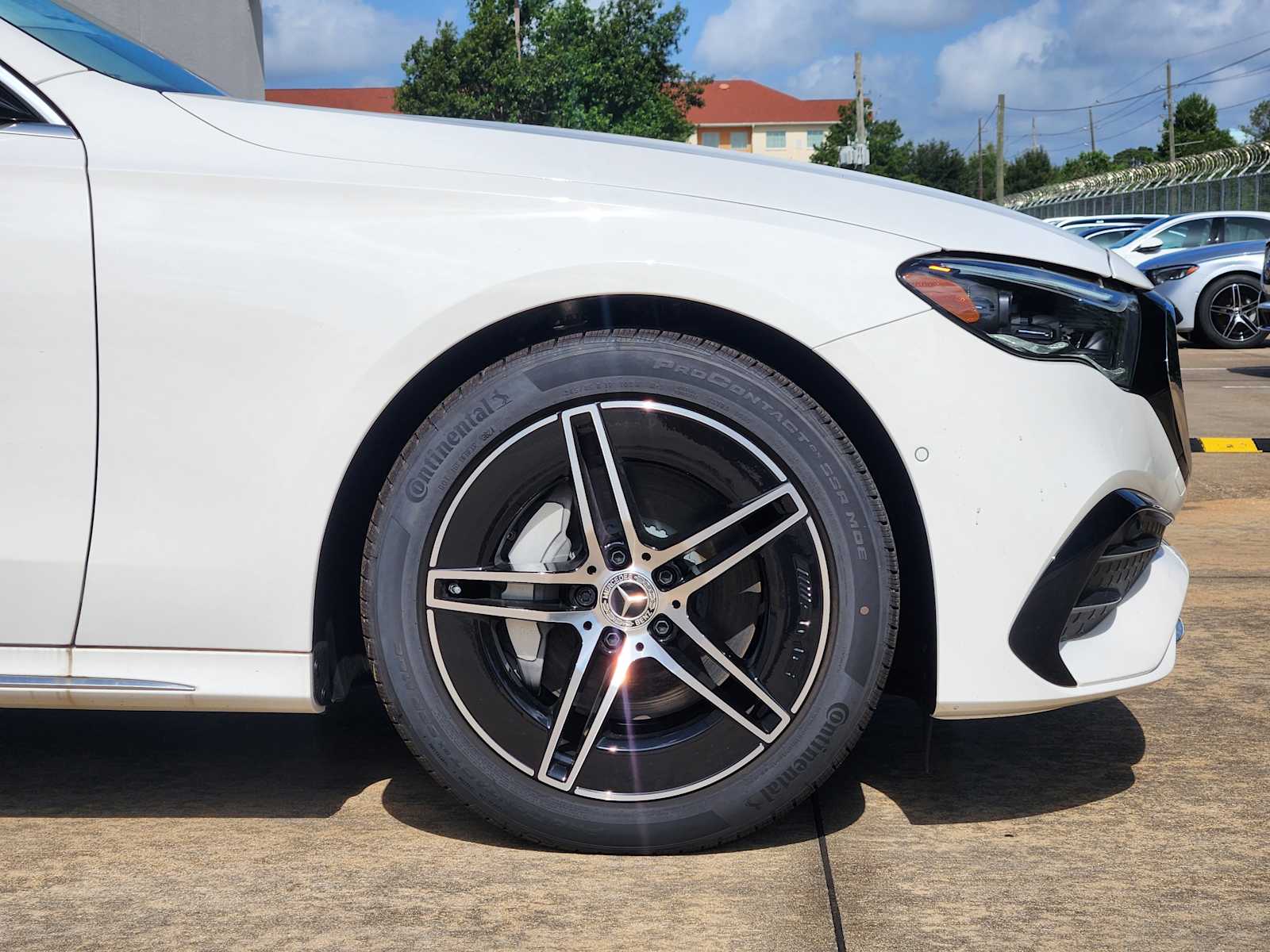 2025 Mercedes Benz E photo 4