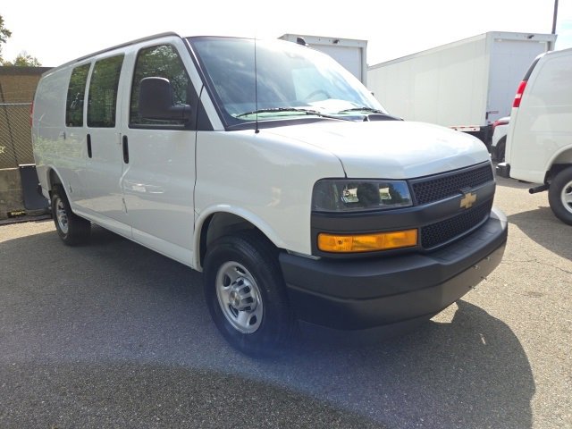 2025 Chevrolet Express Cargo 3500 photo 3