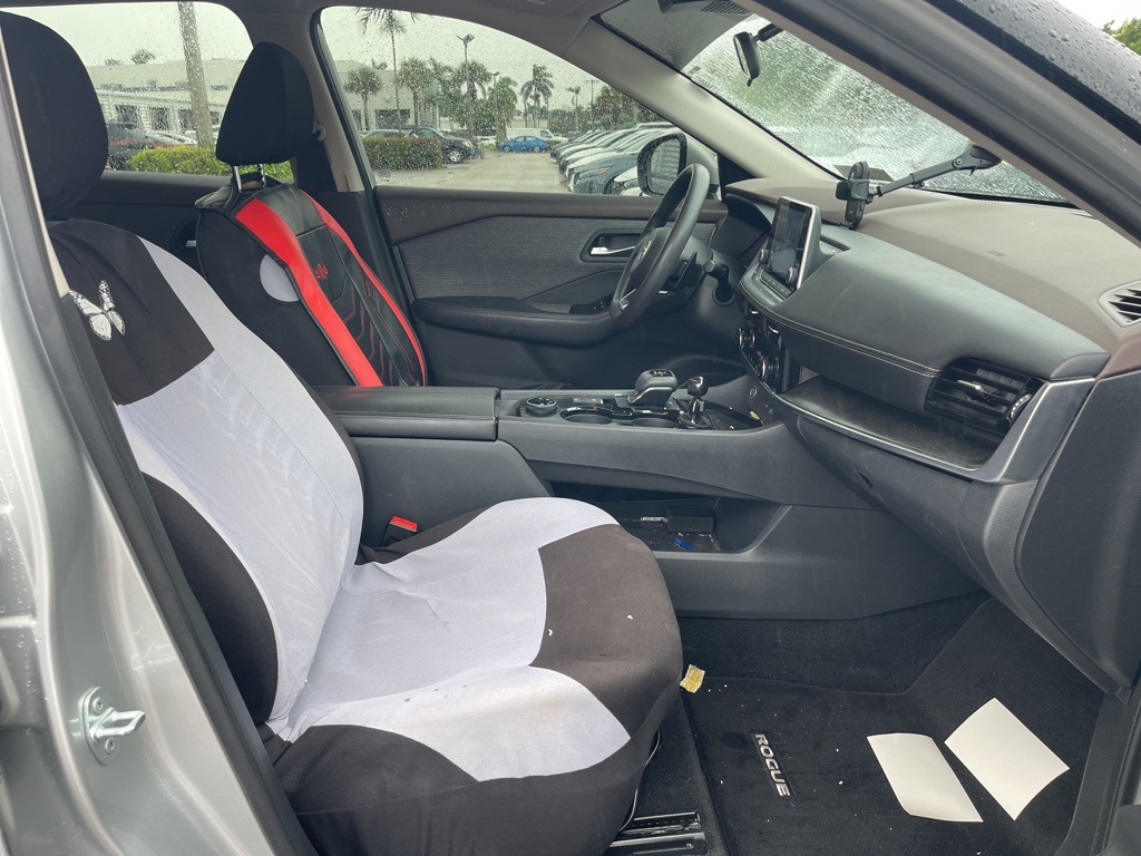 2021 Nissan Rogue SV photo 12