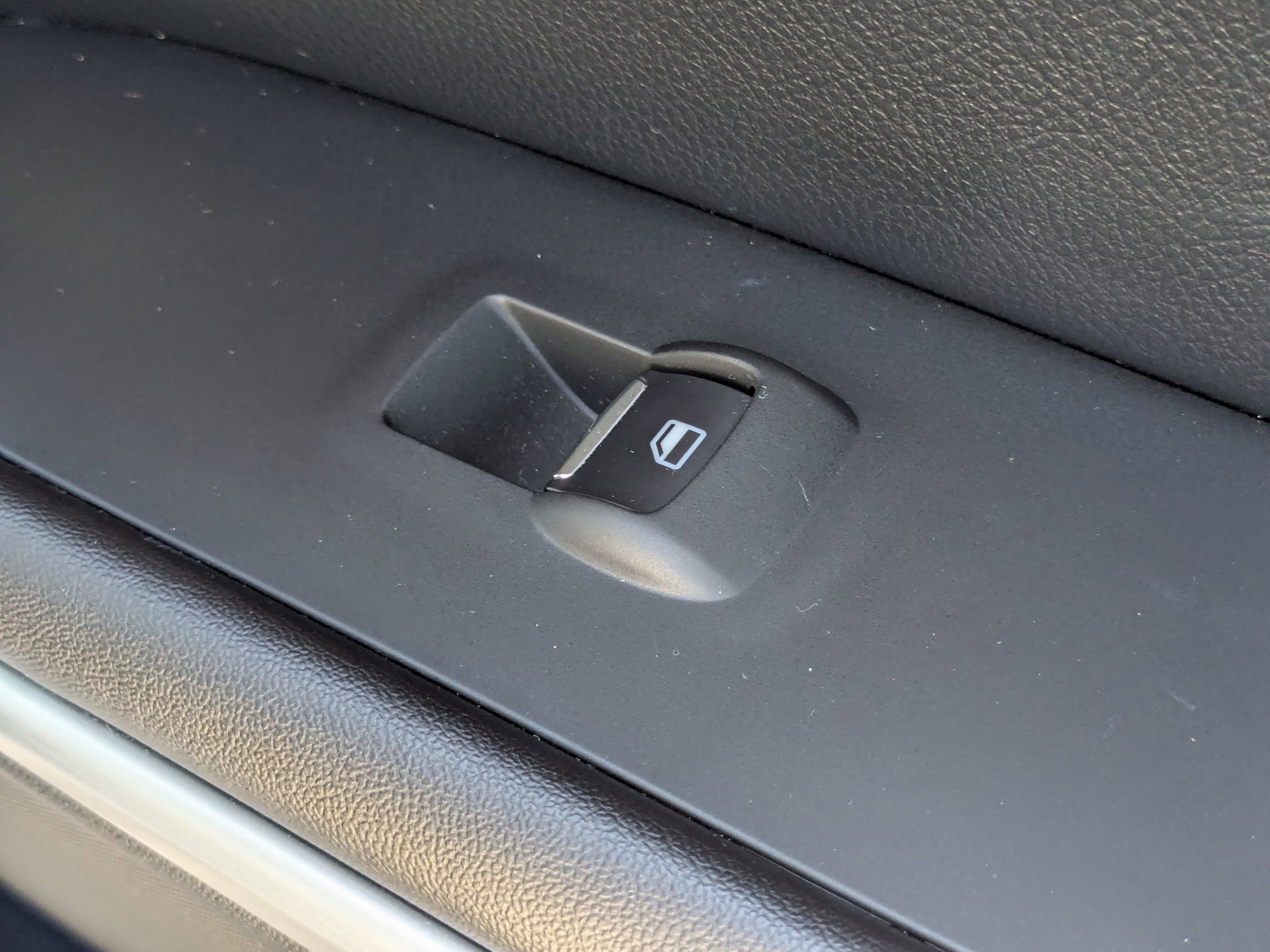 2016 Lincoln MKZ Base photo 35