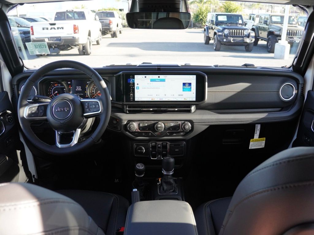 New 2026 Bright White Clear-Coat Exterior Paint Jeep Sahara image 25