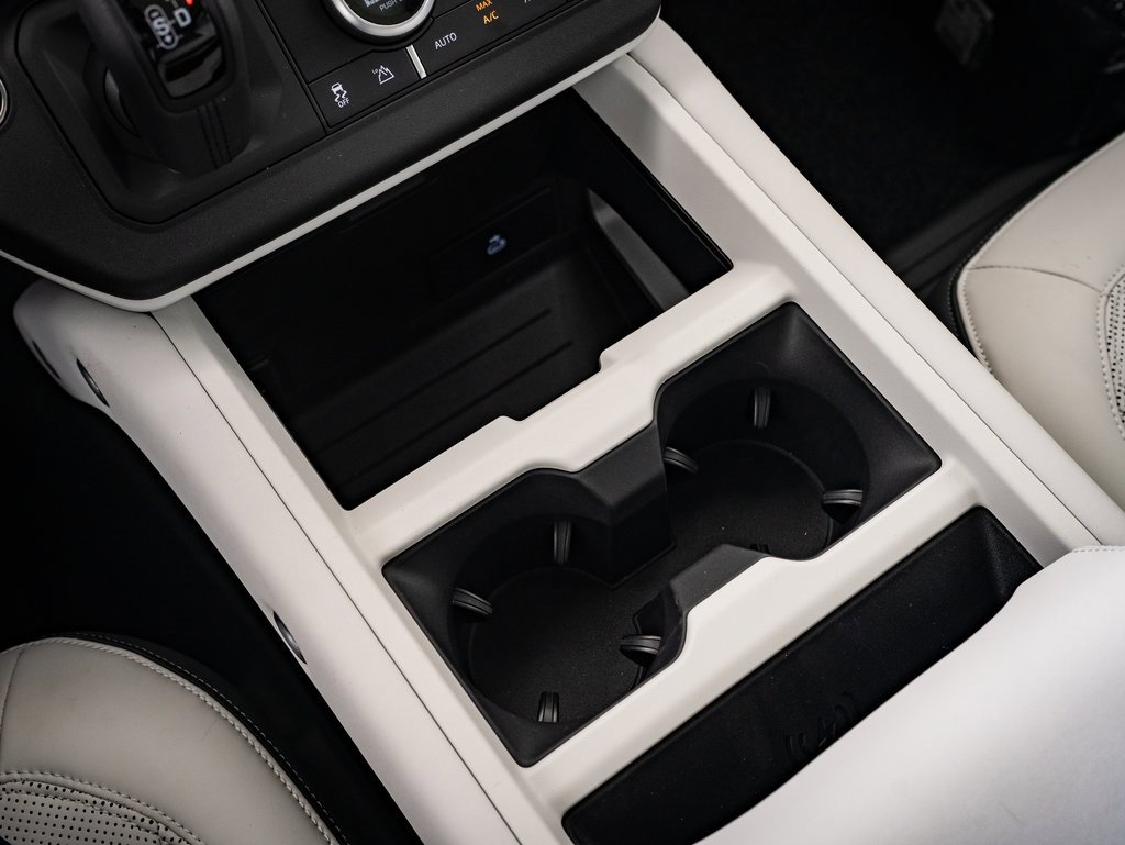 2025 Land Rover Defender 90 X-Dynamic SE photo 31