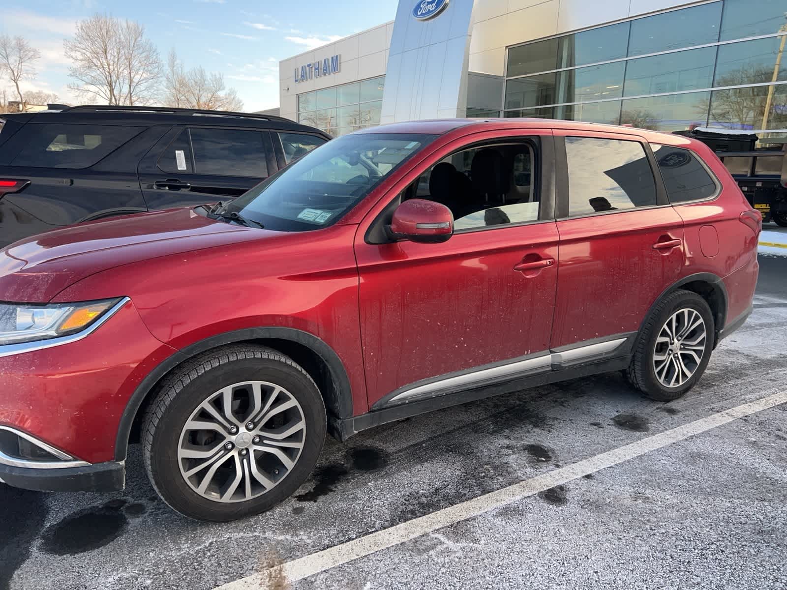 2017 Mitsubishi Outlander SE's photo