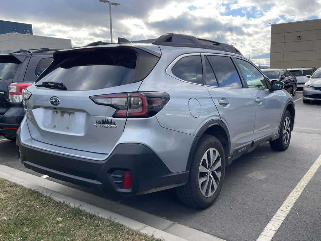 2021 Subaru Outback Premium photo 3