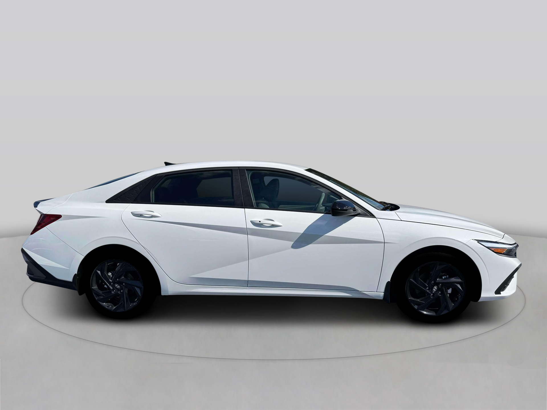 2026 Hyundai Elantra SEL Sport photo 2