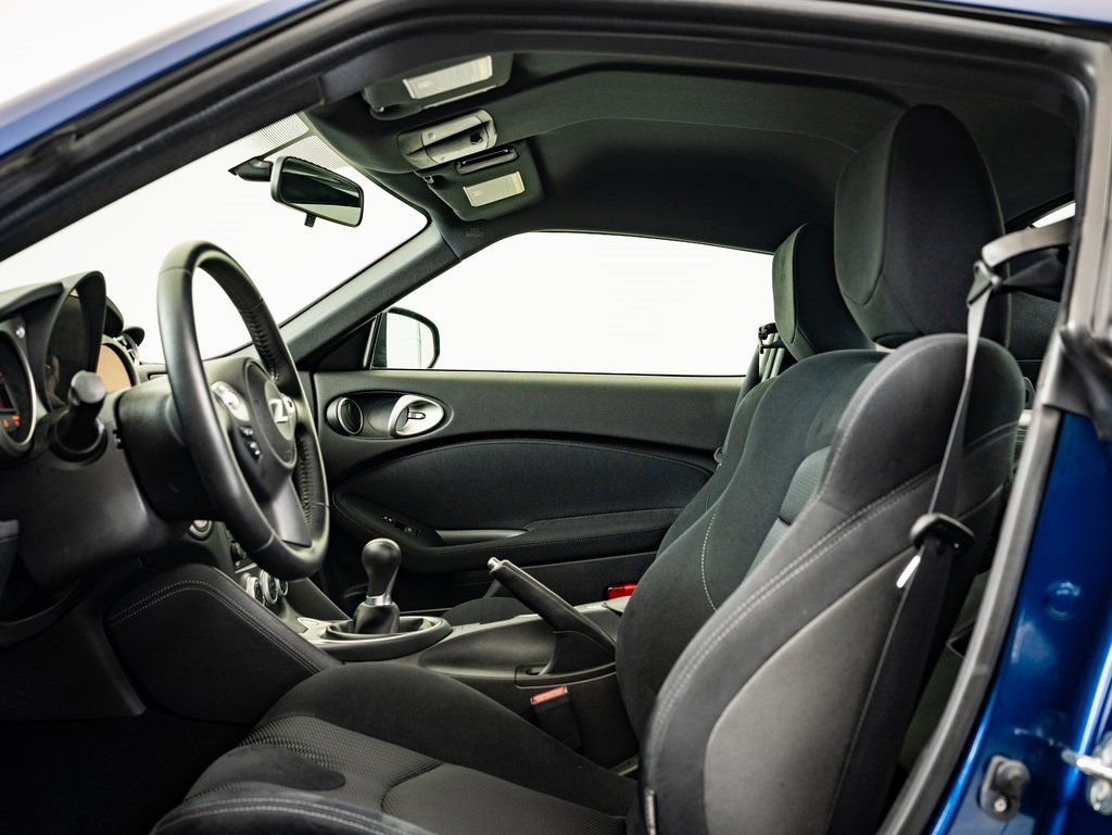 2017 Nissan 370Z Sport photo 17