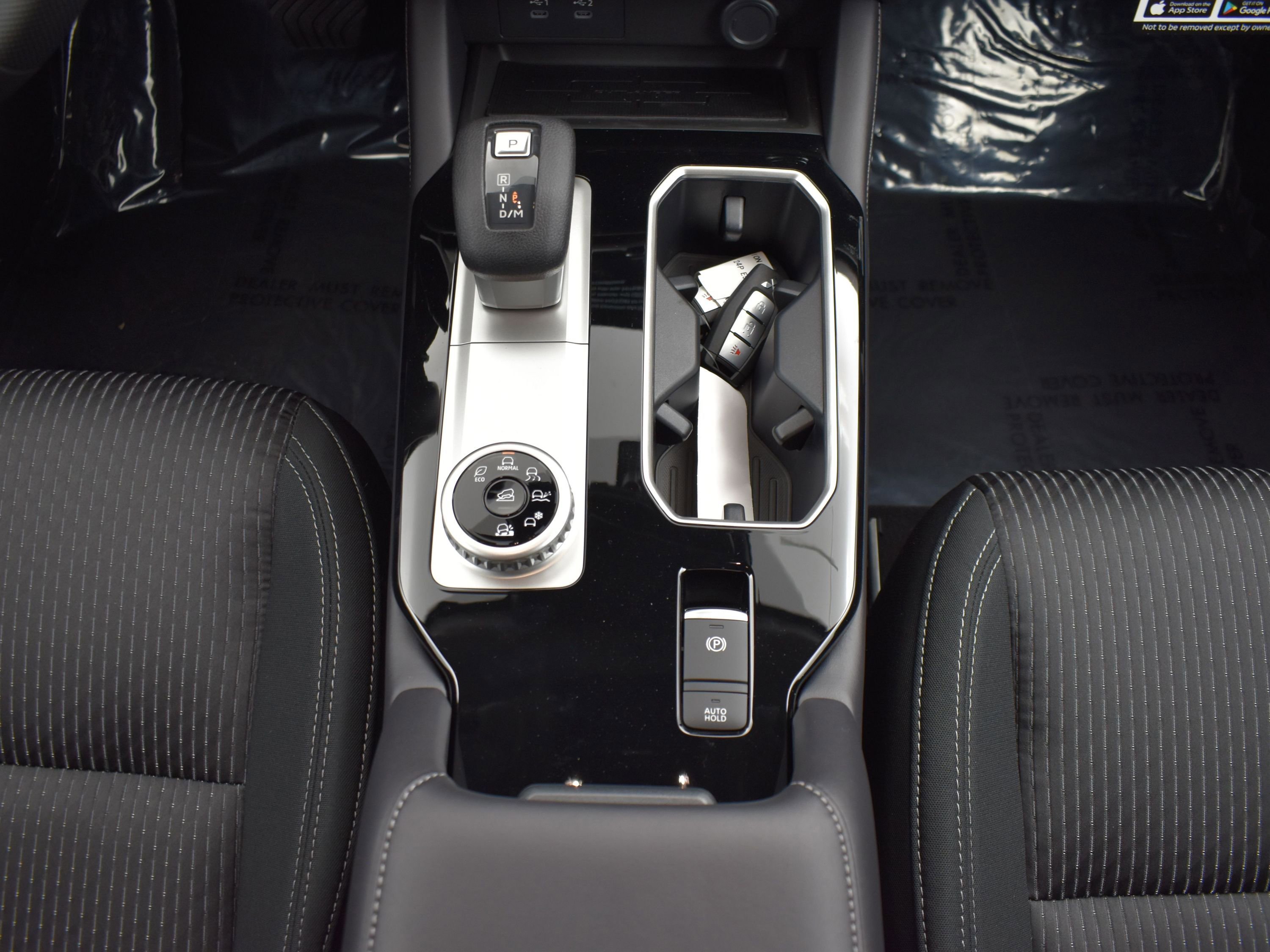 2025 Mitsubishi Outlander ES photo 16