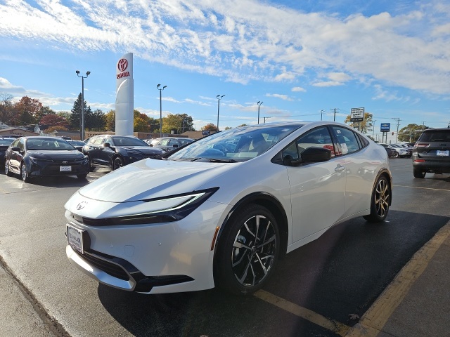 2026 Toyota Prius Plug-in Hybrid XSE Premium photo 4