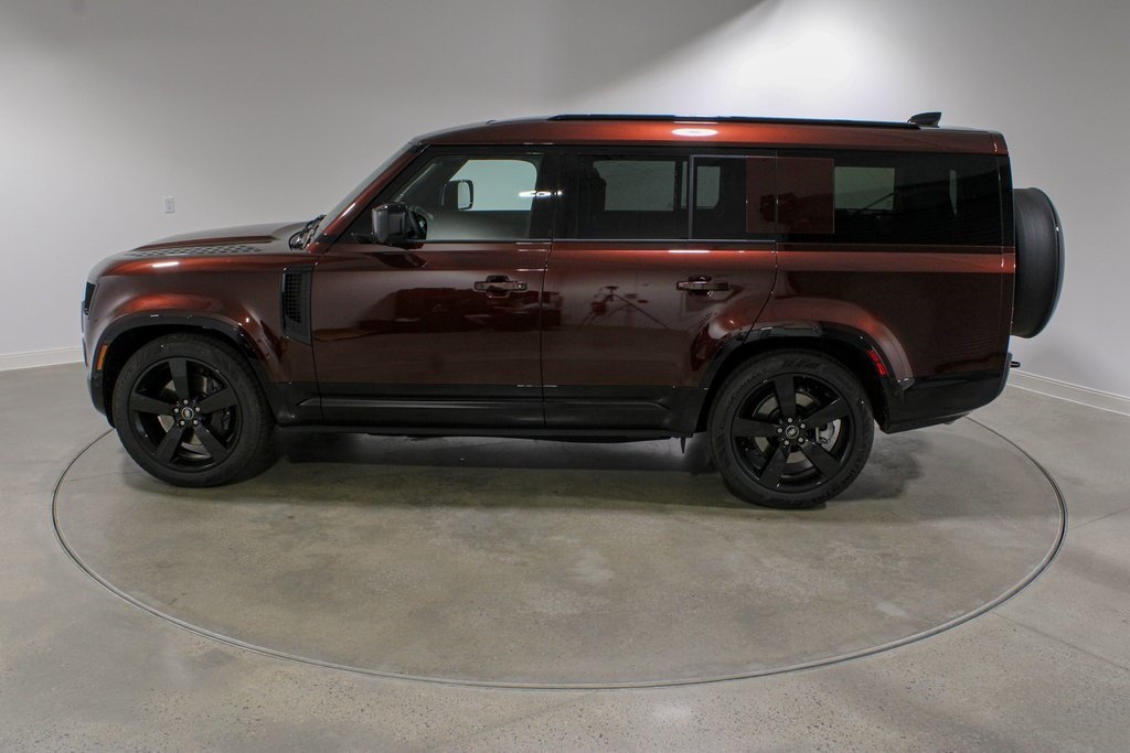 2025 Land Rover Defender 130 X-Dynamic SE photo 2
