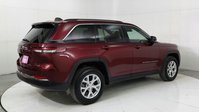 Used 2023 RED Jeep Limited image 5