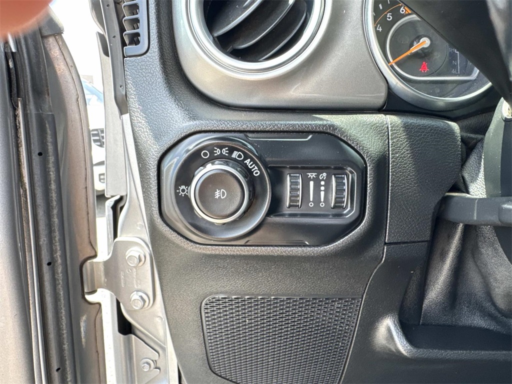 2020 Jeep Wrangler Unlimited Sahara photo 39