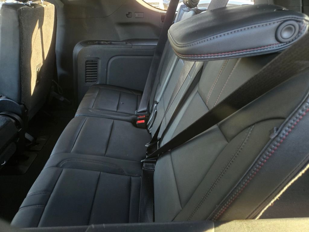 2021 Chevrolet Suburban RST photo 3