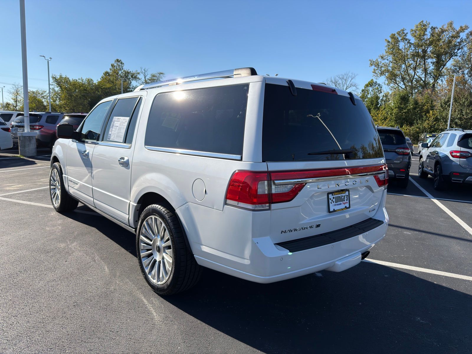 2015 Lincoln Navigator L Base photo 3