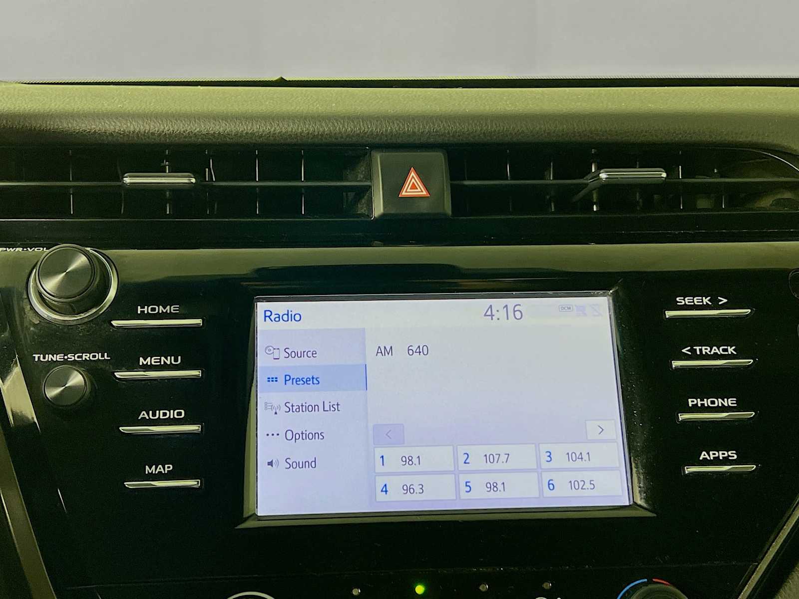 2019 Toyota Camry LE photo 13