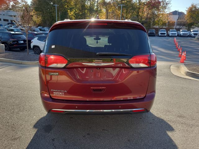 2017 Chrysler Pacifica Touring L photo 3