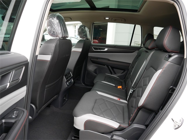 2025 Volkswagen Atlas Peak Edition SE photo 5