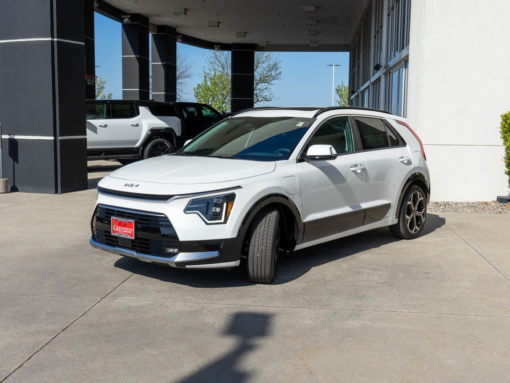 2025 Kia Niro Plug-In Hybrid SX Touring photo 2