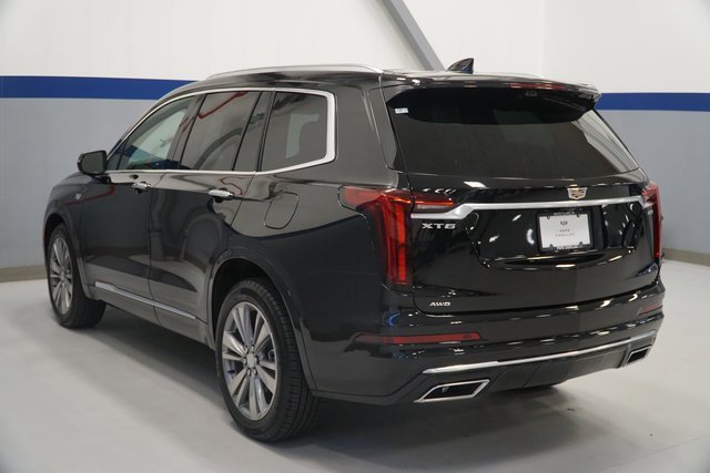 2025 Cadillac XT6 Premium Luxury photo 2