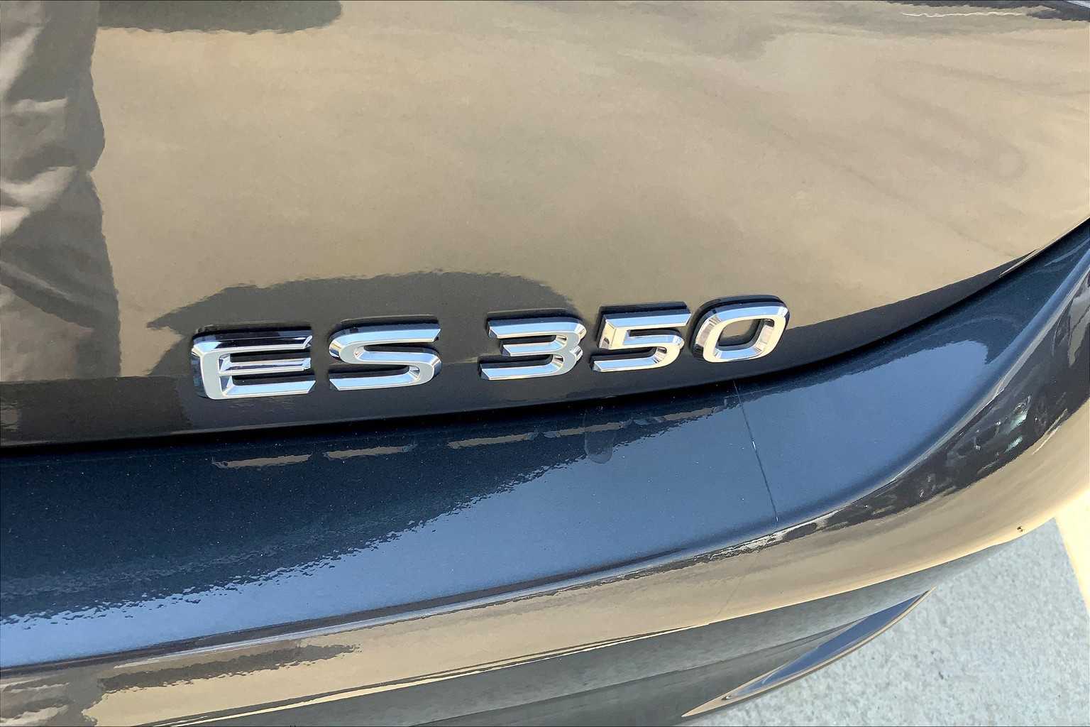 2022 Lexus ES F SPORT Handling photo 9