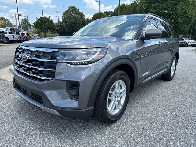 2025 Ford Explorer photo 3