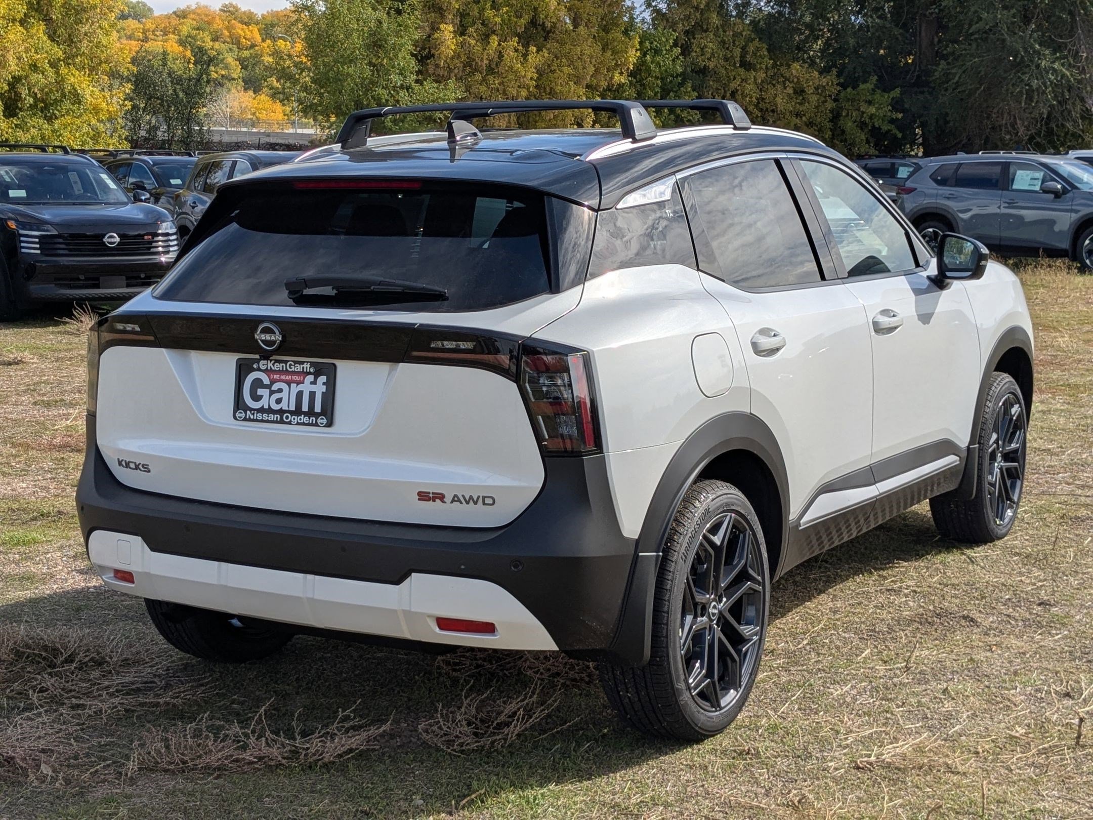 2026 Nissan Kicks SR photo 3