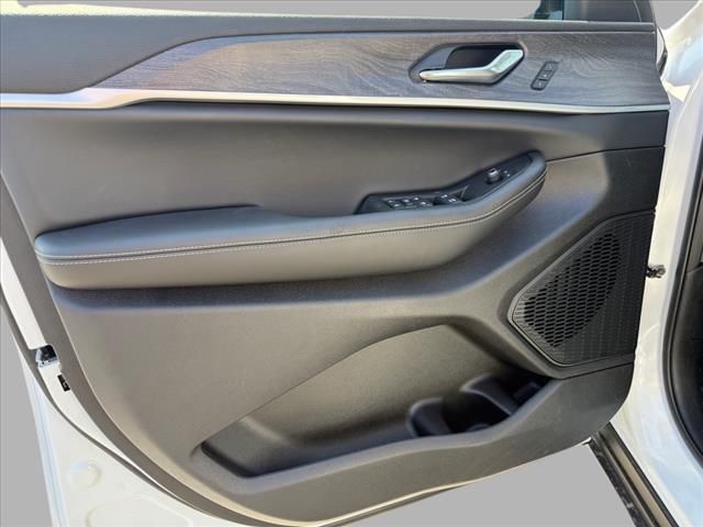 2025 Jeep Grand Cherokee Limited photo 14