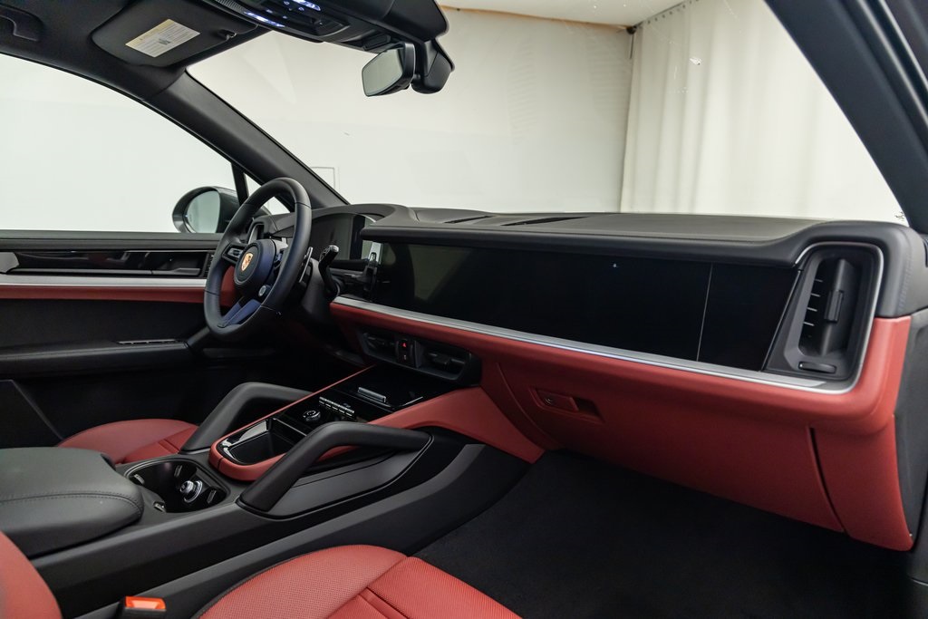 2024 Porsche Cayenne S photo 25