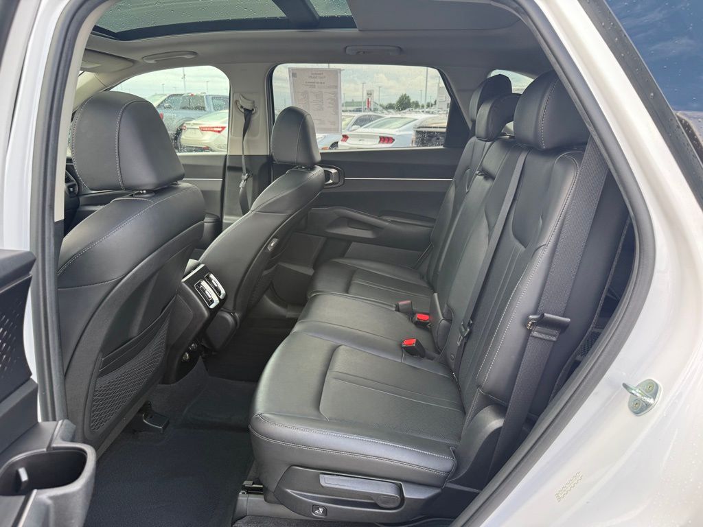 2023 Kia Sorento S photo 9