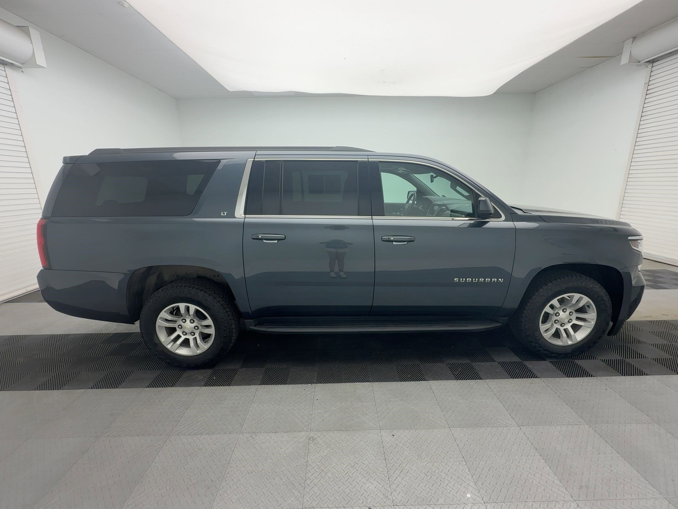 2020 Chevrolet Suburban LT photo 7