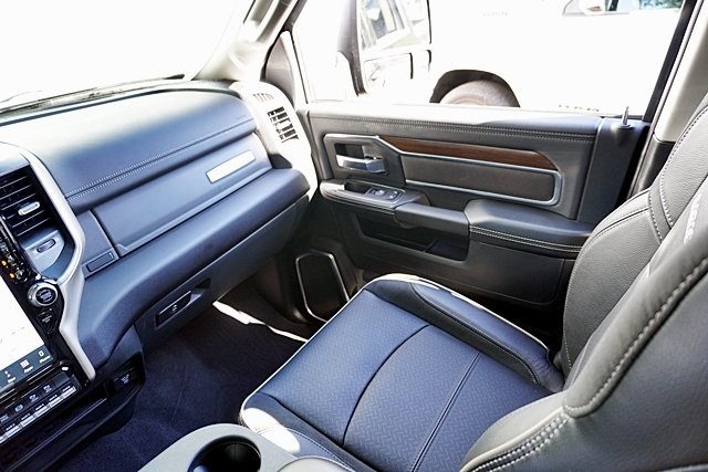 2024 Ram 3500 Laramie photo 19