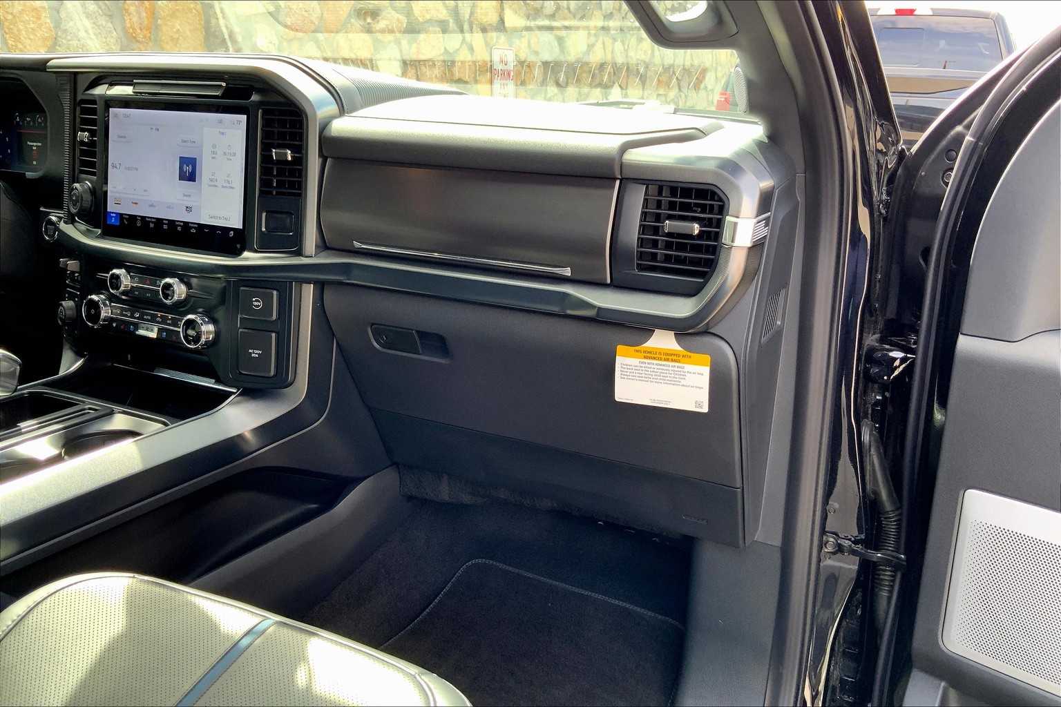 2025 Ford F-150 Platinum photo 16