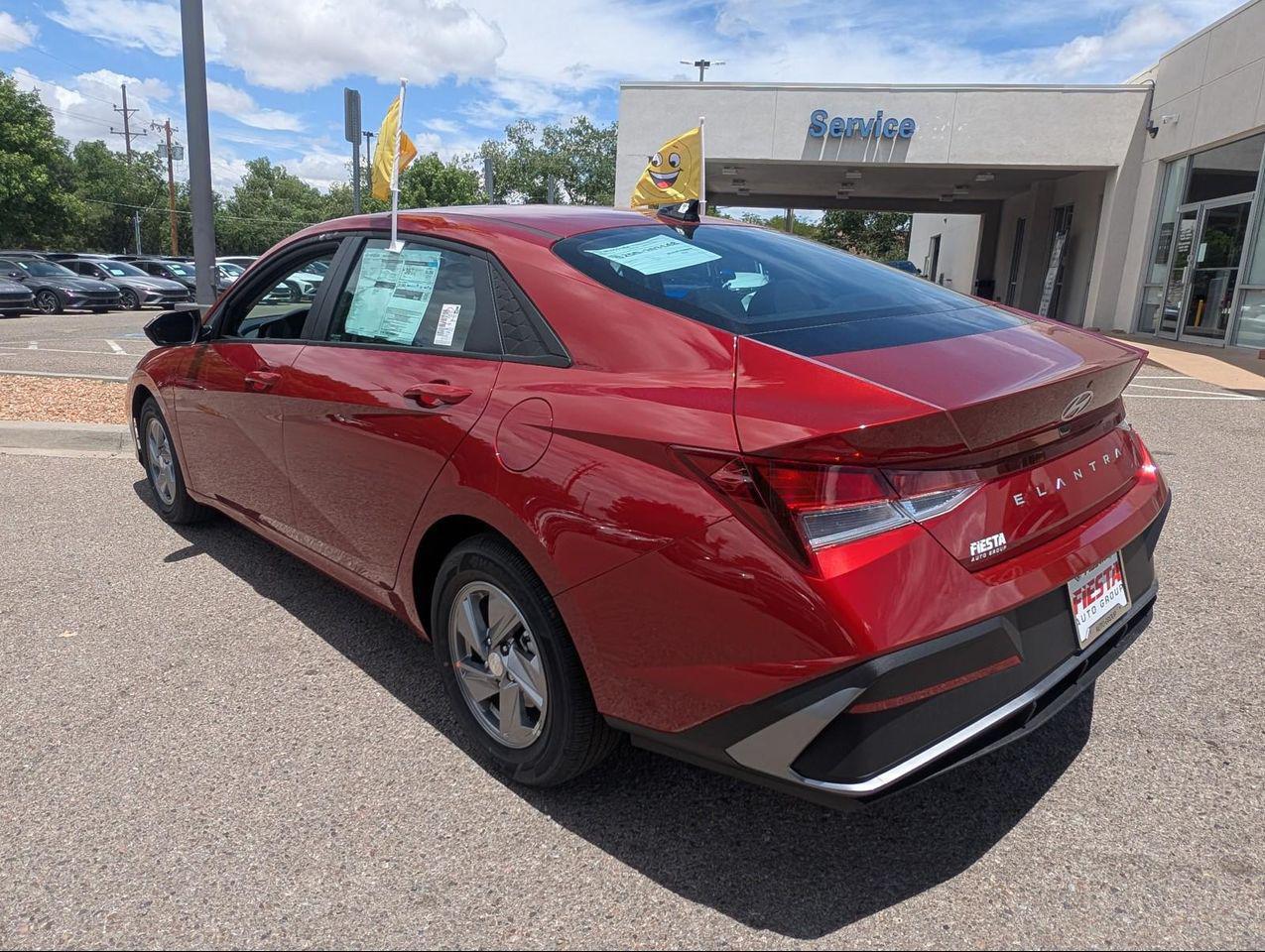 2025 Hyundai Elantra SE photo 4