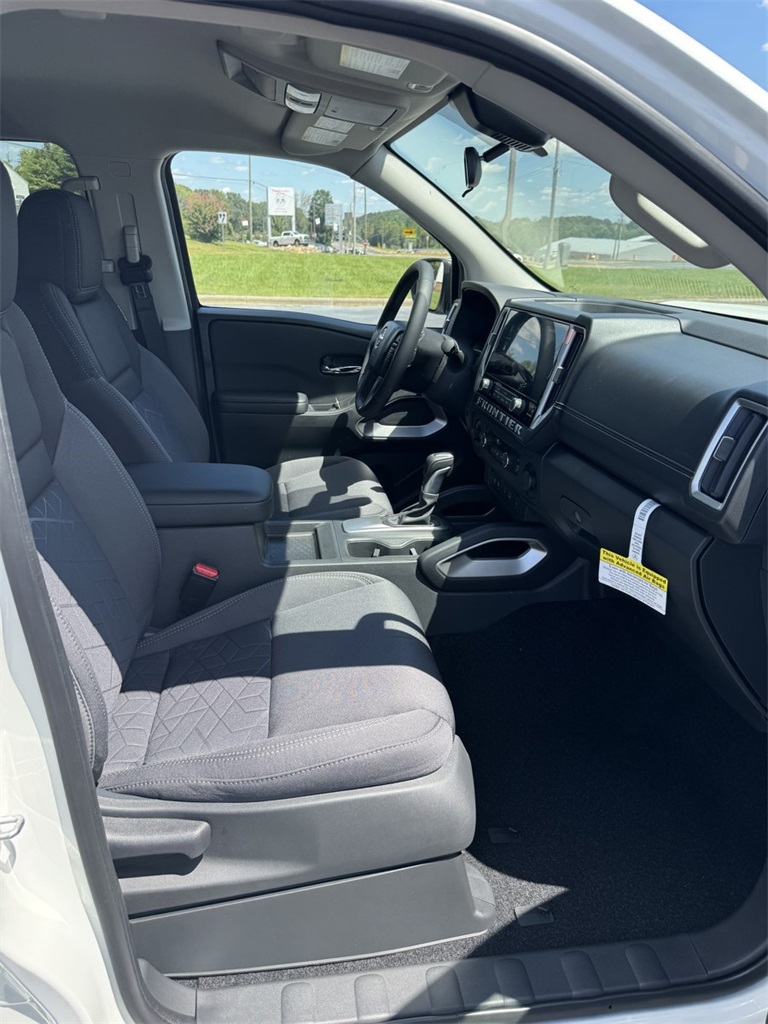 2025 Nissan Frontier Crew Cab SV photo 18