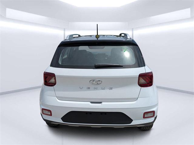 2025 Hyundai Venue Limited photo 4