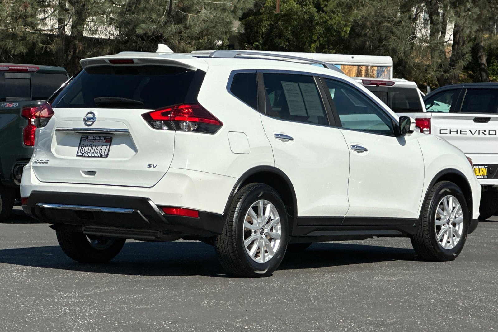 2017 Nissan Rogue SV photo 2