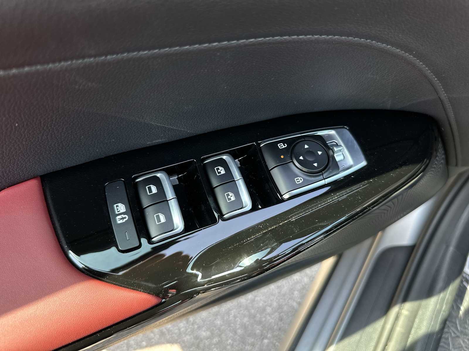 2025 Kia K5 GT-Line photo 4