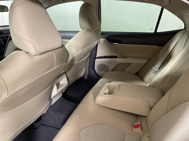 2018 Toyota Camry LE photo 32