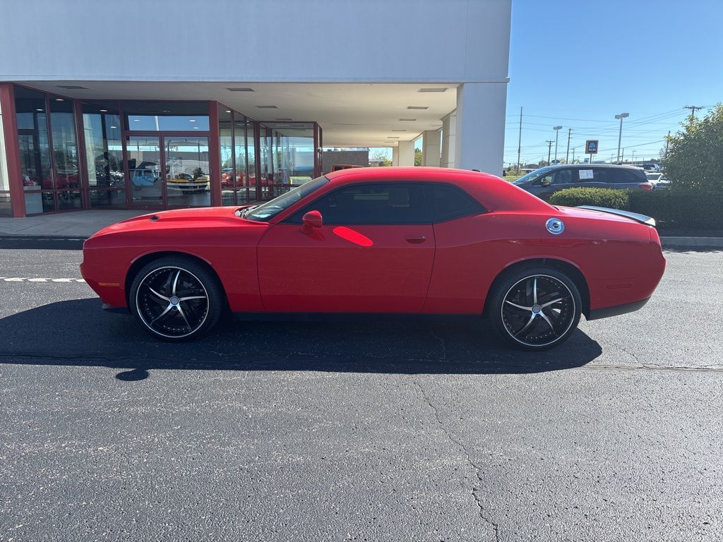 2015 Dodge Challenger SXT photo 2