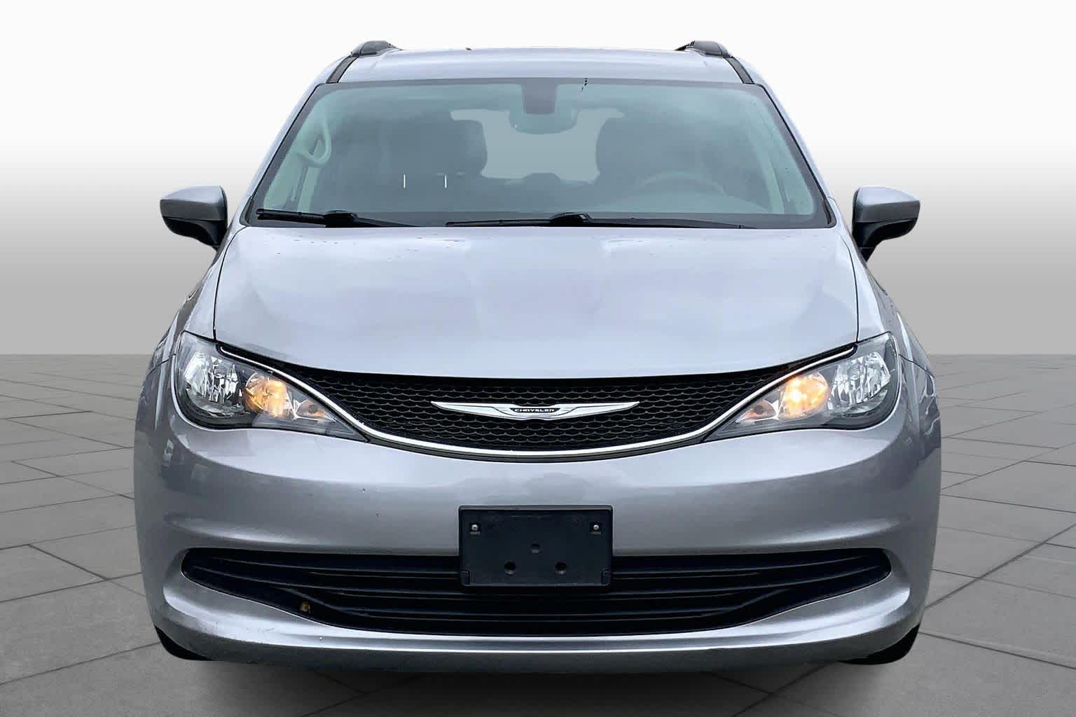 2020 Chrysler Voyager LXi photo 3