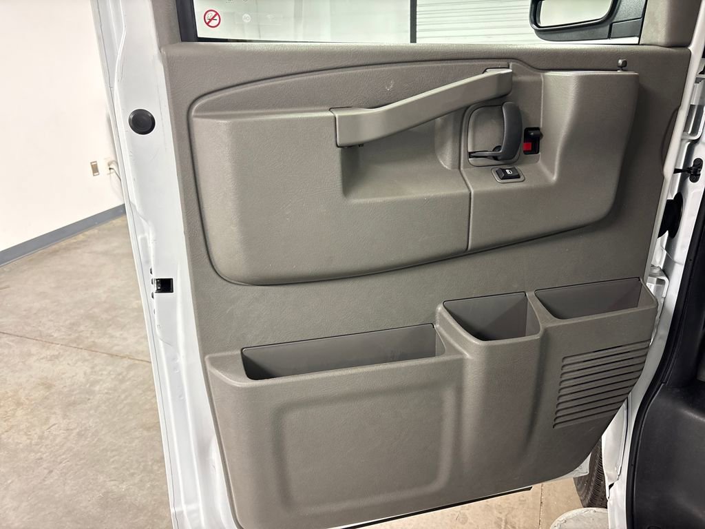 2023 Gmc Savana Cargo 2500 photo 15