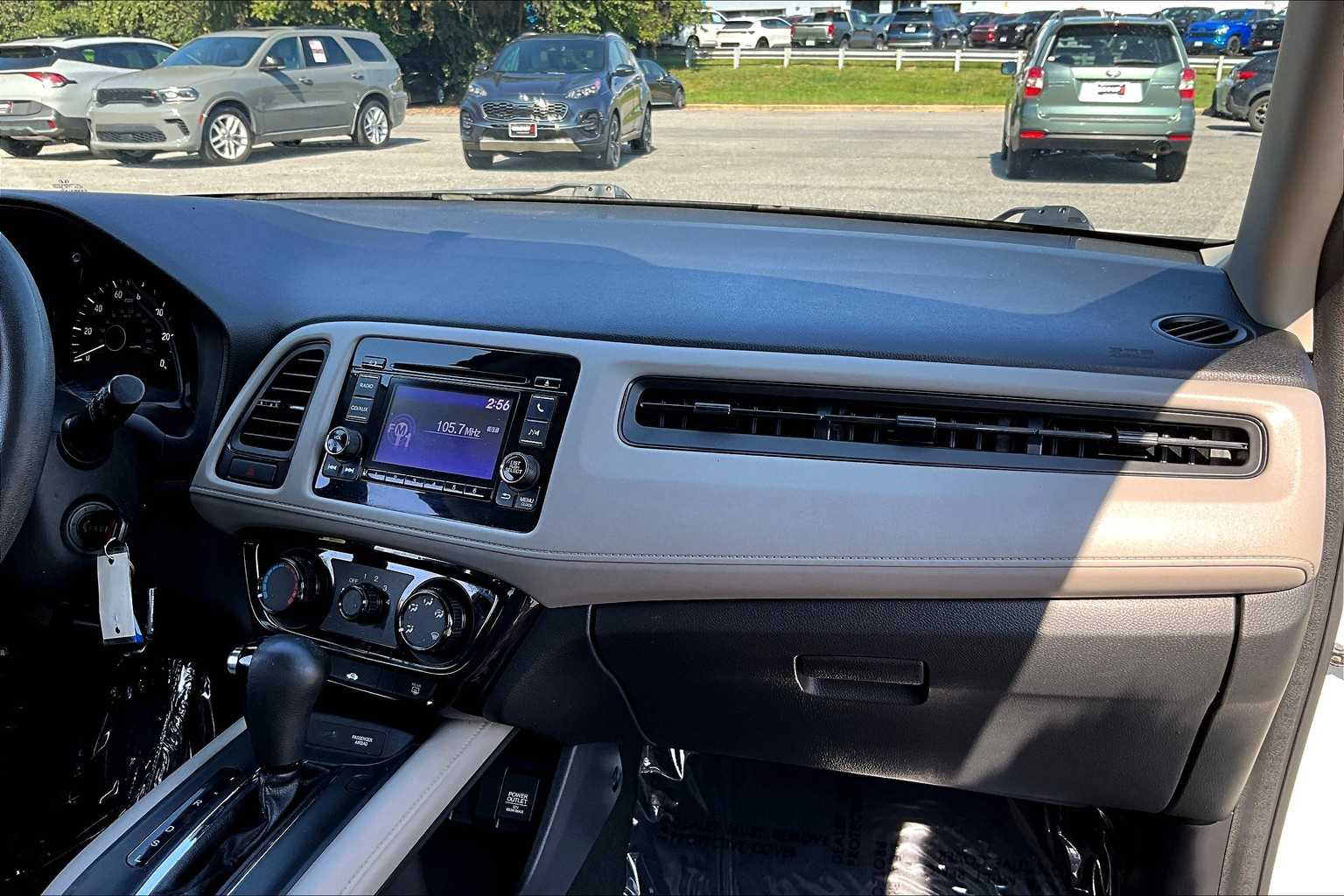 2016 Honda HR-V LX photo 16