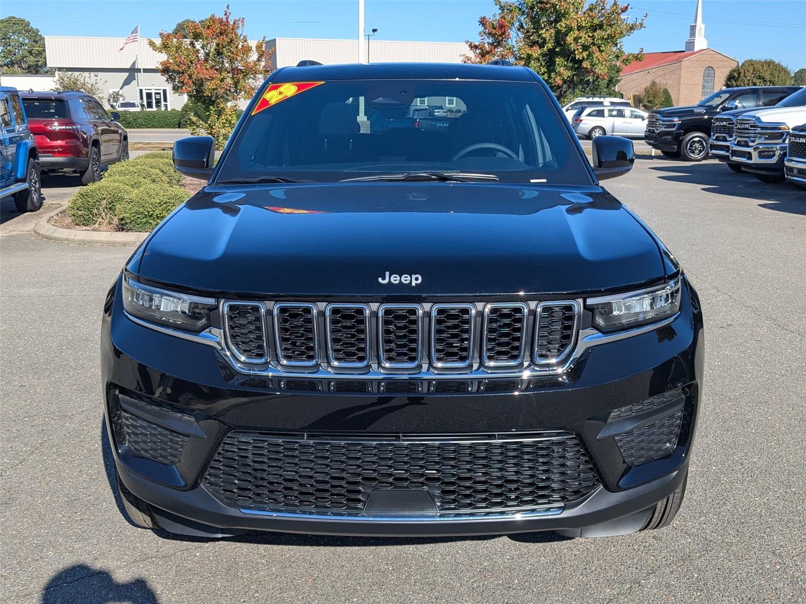 2025 Jeep Grand Cherokee Laredo X photo 2
